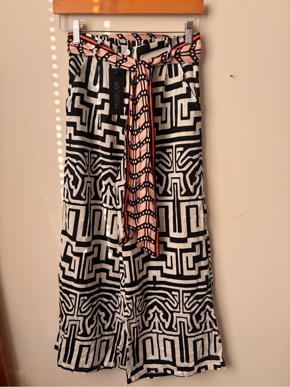 Rachel Zoe Black & White Geometric Wide-Leg Pants with Pink Patterned Belt
